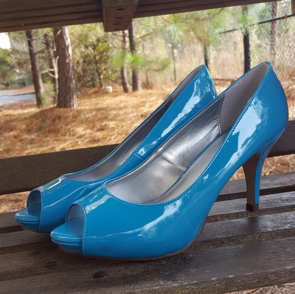 turquoise kitten heels